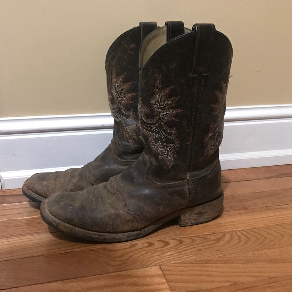 Men’s size 9D cowboy boots